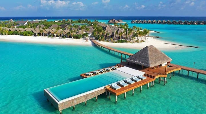 maldiverna spa resort med infinity pool