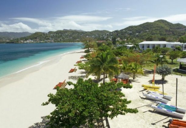 Grenada-coyaba-beach-resort-med-basta-laget-pa-grenada-grand-anse-beach