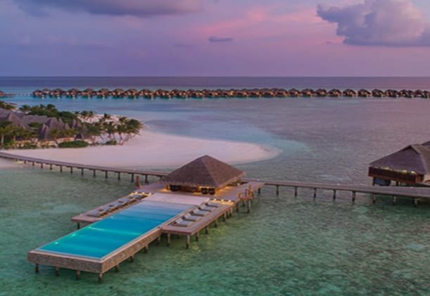 Maldiverna-heritance-infinity-pool-700-425