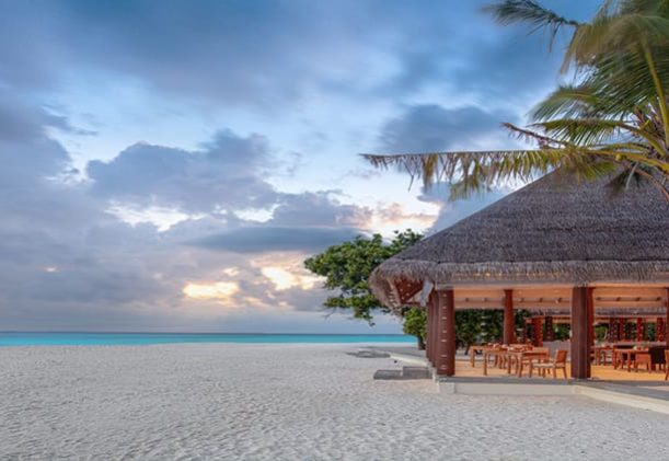 Maldiverna-heritance-restaurang-strand
