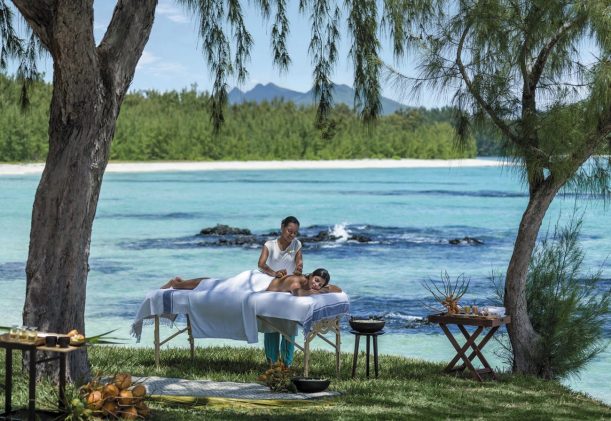 Mauritius-la-tousserok-golf-resort-utomhusmassage