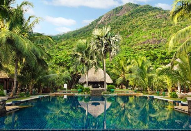 naturen och pool på Seychellerna
