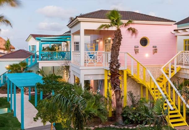 färglada boutique hotell på bröllopsresa Aruba