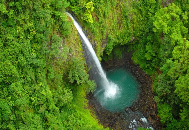 costa-rica-vattenfall-pool