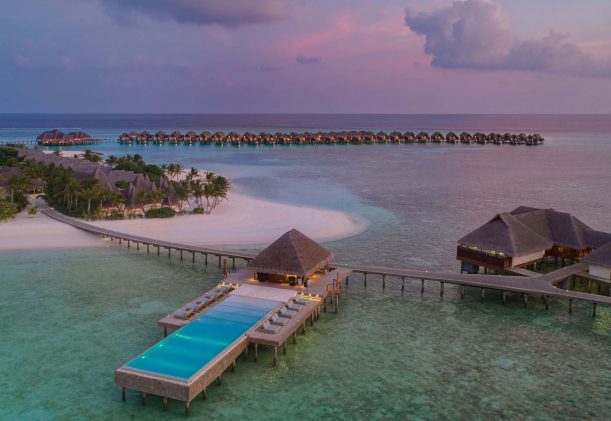 maldiverna-heritance-aarah-resort-pool