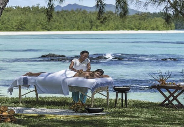 mauritius-la-tousserok-massage-pa-stranden