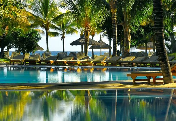 mauritius-le-cannonier-resort-vackert-med-stor-pool