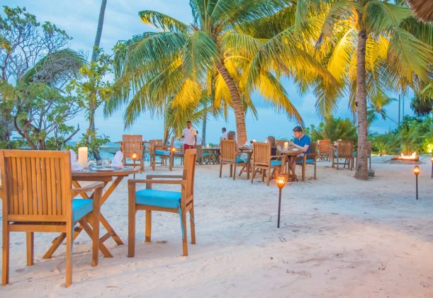 restaurang i sanden på Maldivernaresa