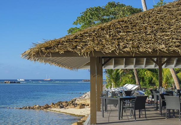 seychellerna-la-digue-le-nautique-hotell-litet-charmigt-restaurang
