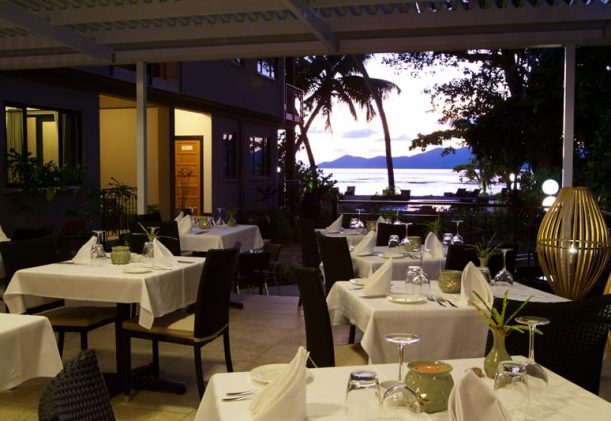 seychellerna-la-digue-le-repaire-hotell-litet-charmigt-restaurang-1