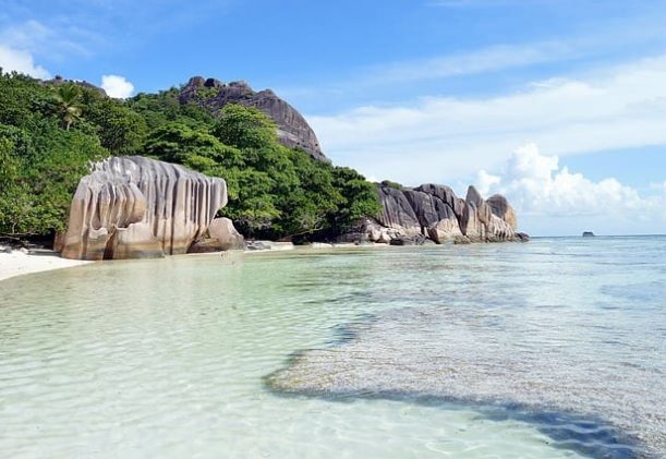seychellerna-med-granitbumlingar-strander